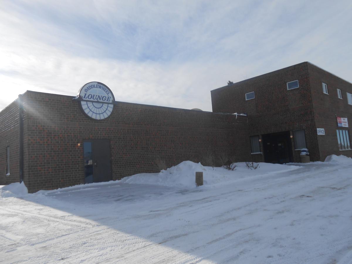 Great American Inn & Suites Devils Lake Exterior photo